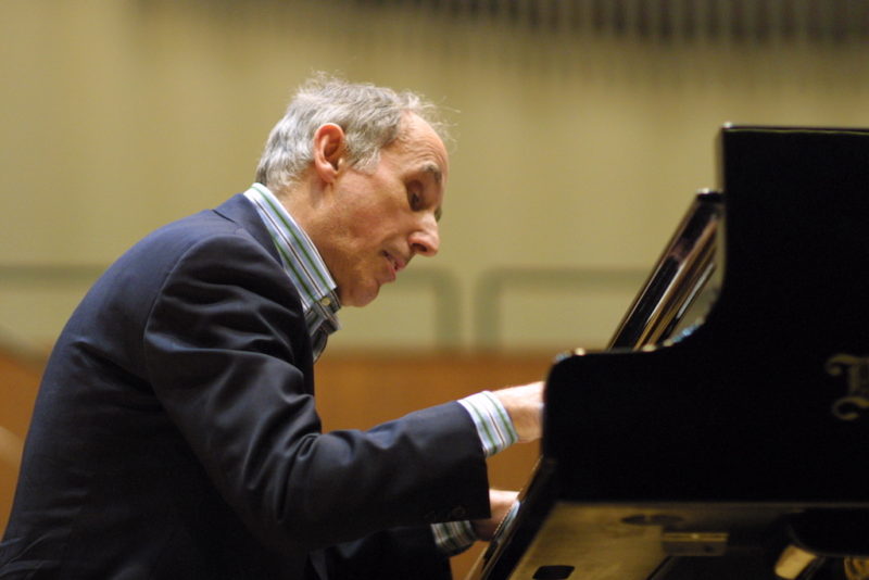 Il pianista Bruno Canino chiude la rassegna Open Gold con un concerto nella chiesa di S. Francesco insieme all’Orchestra dell’ISSM “L. Boccherini”, Paolo Ardinghi e Andrea Nannoni