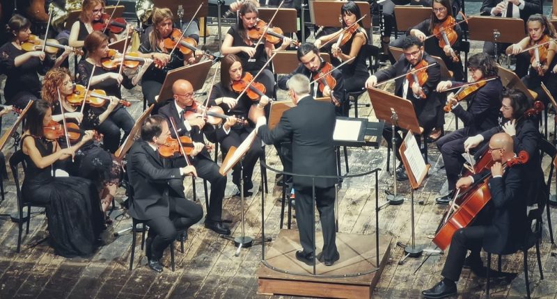 CONCERTO DI APERTURA DELL’ANNO ACCADEMICO DEL “BOCCHERINI” CON LA SINFONIA “DAL NUOVO MONDO” DI DVOŘÁK ESEGUITA DALL’ORCHESTRA DELL’ISTITUTO E DIRETTA DAL M° MAZZOLI